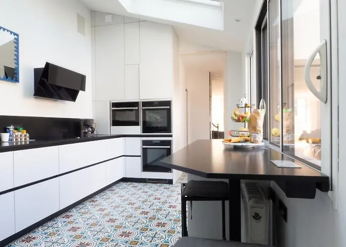 Maison En Hyper Centre, A 50 Metres De La *