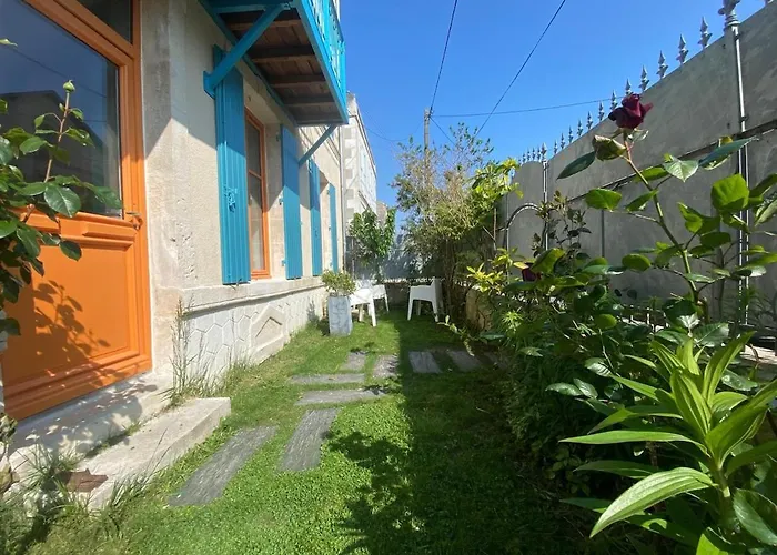 Maison En Hyper Centre, A 50 Metres De La *