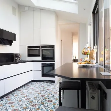 Maison En Hyper Centre, à 50 Mètres De La *